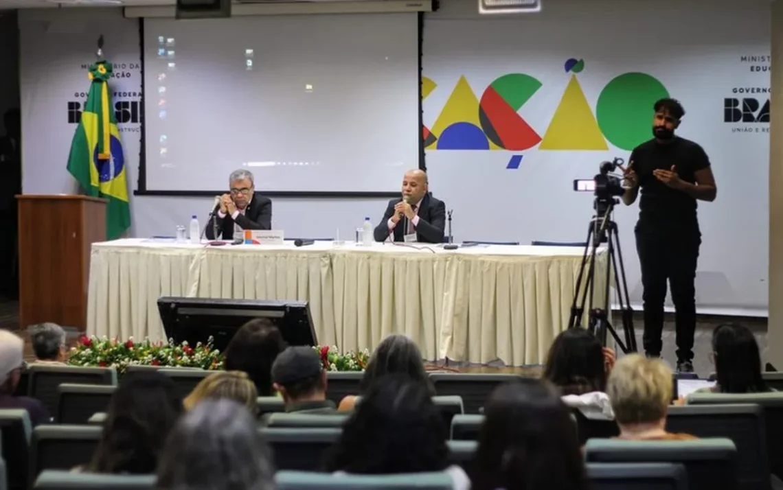 capacitação contínua, educação permanente, desenvolvimento profissional