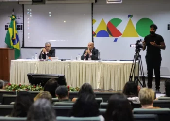 capacitação contínua, educação permanente, desenvolvimento profissional