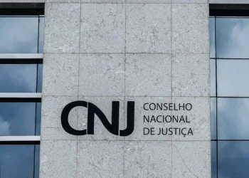 magistrados, juízes, autoridades judiciais