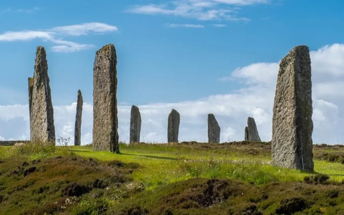 construções circulares, estruturas antigas, monumentos pré-históricos