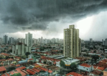 previsão de chuva forte, aviso de tempestade, tempo chuvoso intenso