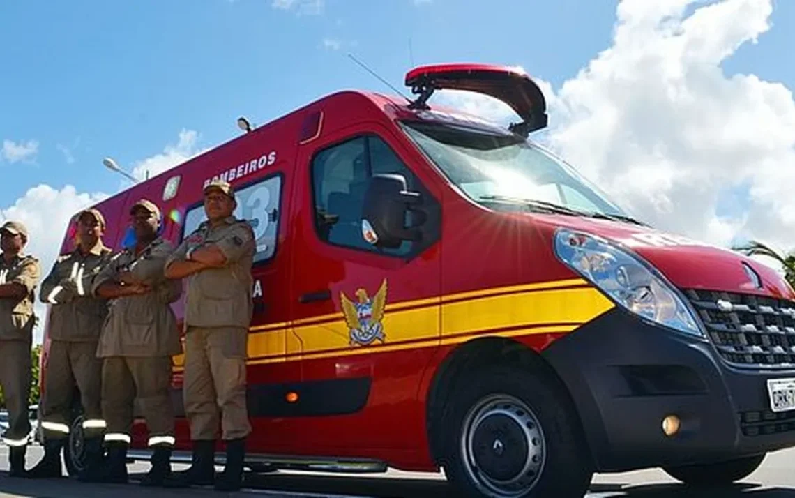 colisões entre automóvel e motocicleta, batida entre veículo motorizado de quatro rodas e veículo motorizado de duas rodas