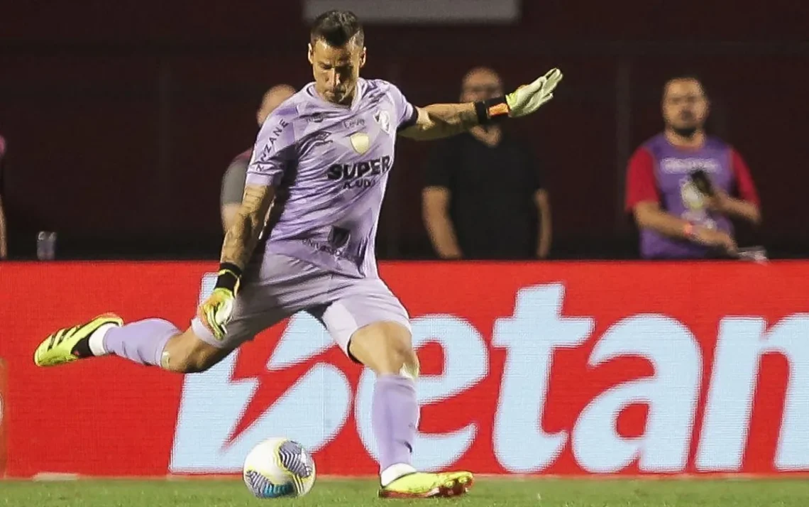 goleiro, jogador, futebolista;