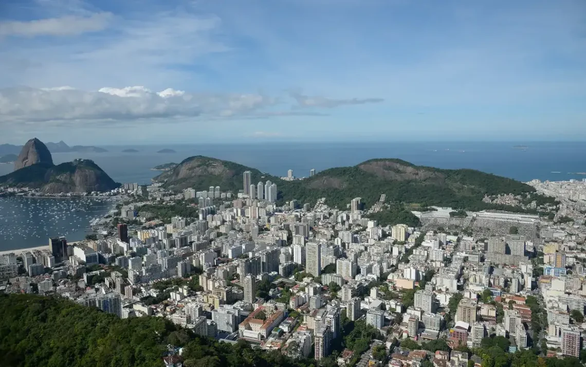 inadvertência, desobediença, rebelião.