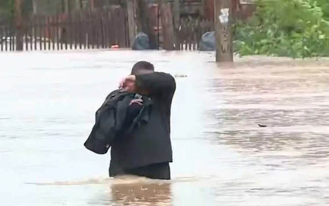 tempo, mal-pensado, pluviamento, intenso, precipitações, tempestade, inundações, deslizamentos, emergência;