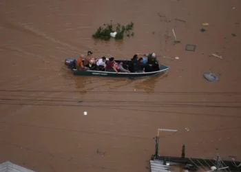 refúgos, abrigos, prédios, de acolhimento;