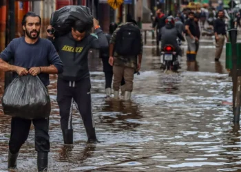 enchentes, tempestades, desastres, naturais;