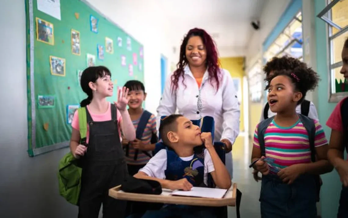 Educação em Direitos Humanos, Curso em direitos humanos, Curso de aperfeiçoamento em direitos humanos;