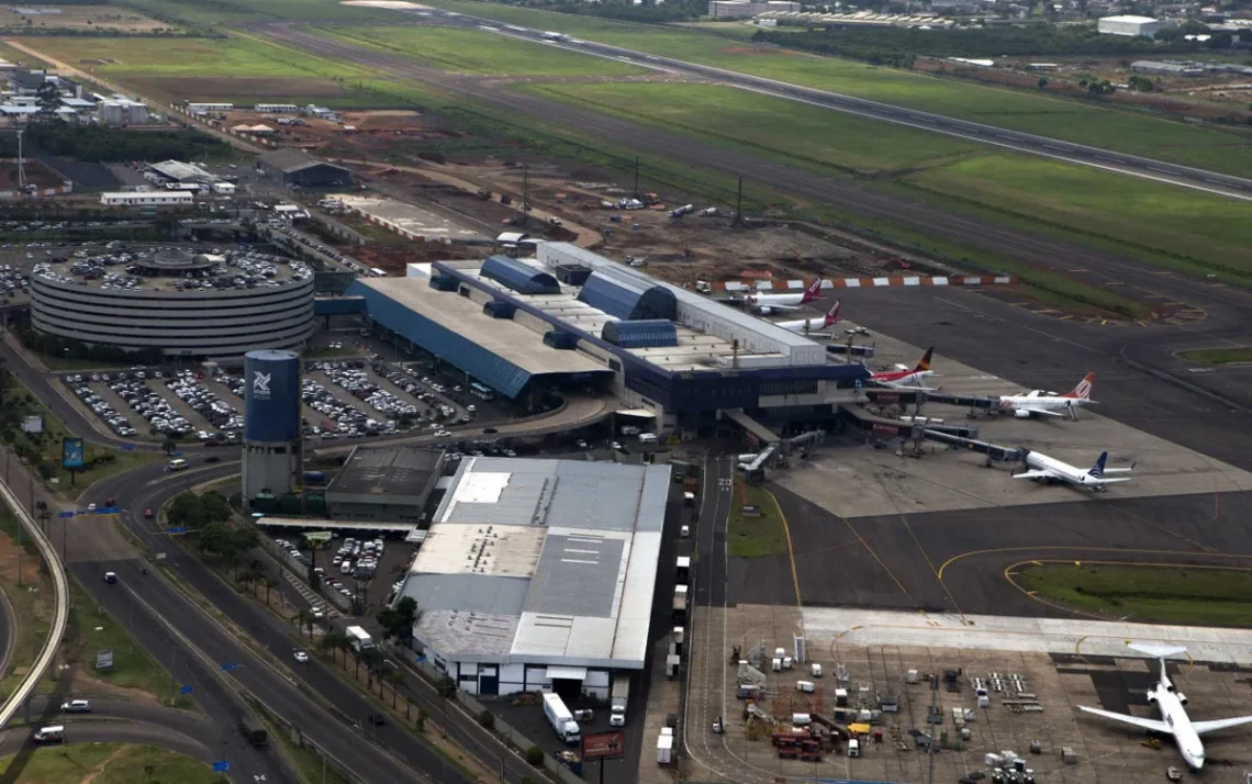 Aeroporto, Aeroporto de Porto Alegre, Aeroporto de Salgado Filho - Porto Alegre;