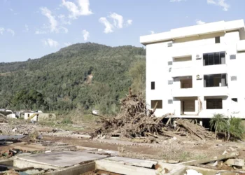 habitatções, residências, domicílios;